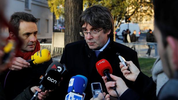 Puigdemont insta a responder de forma «imaginativa» a la «provocación» del Consejo de Ministros del 21-D