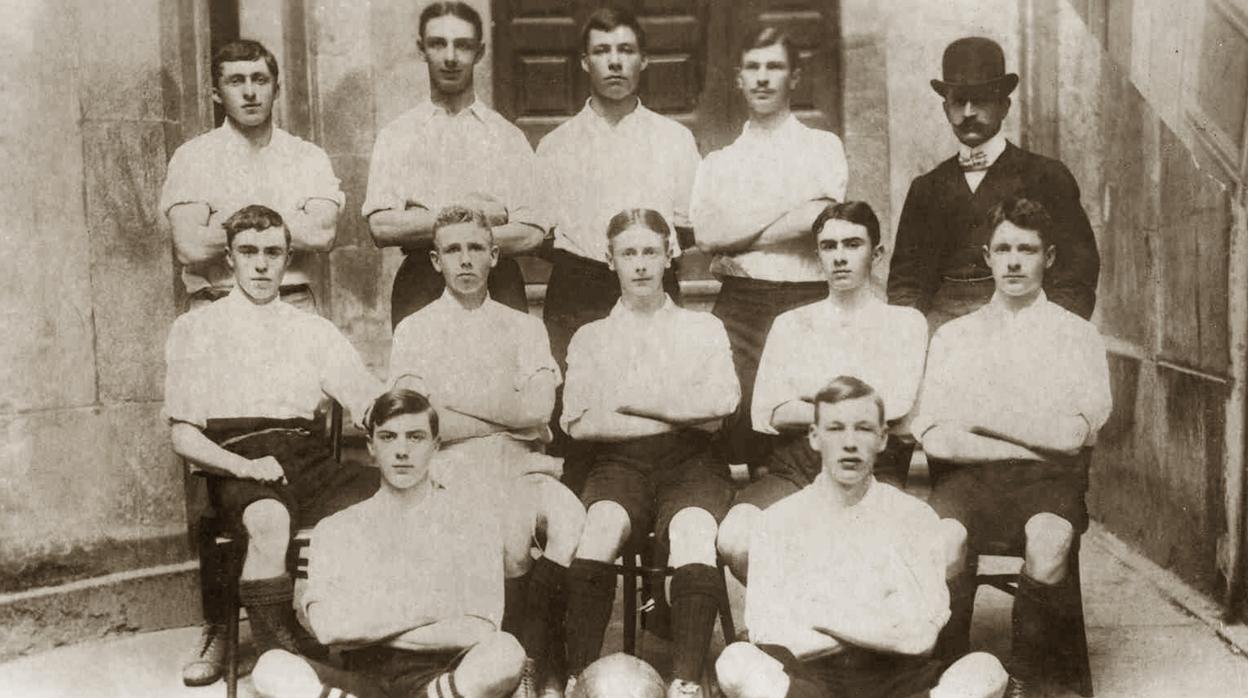 El Exiles, en una fotografía de 1903, jugó su primer partido en Vigo en 1876
