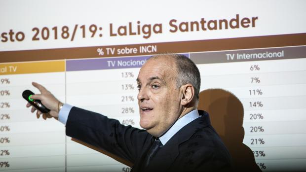 Javier Tebas, durante su intervención en el 40 aniversario de la Federación de Organizaciones Empresariales Sorianasmientras