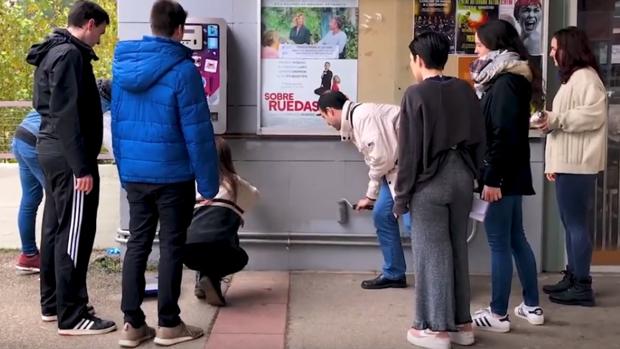 Estudiantes constitucionalistas se rebelan contra la propaganda secesionista que llena la UAB