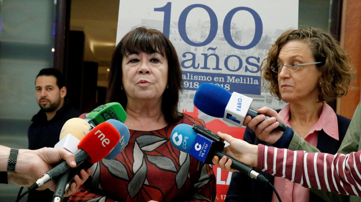 La presidenta del PSOE, Cristina Narbona, declara ante los medios. en Melilla. la semana pasada