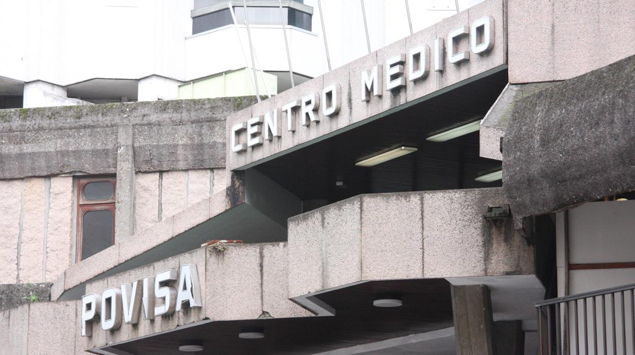 Fachada del centro médico Povisa, en Vigo