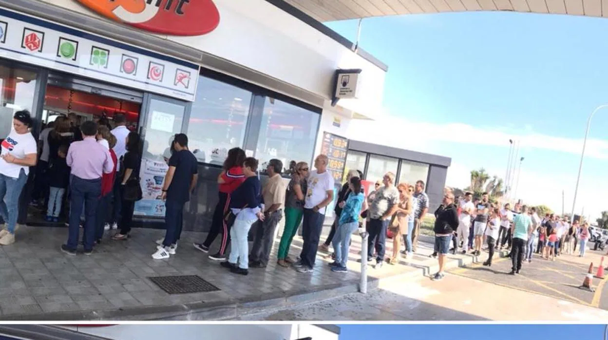 Gente esperando para comprar Lotería de Navidad en la estación de servicios de Repsol de Granadilla, Tenerife