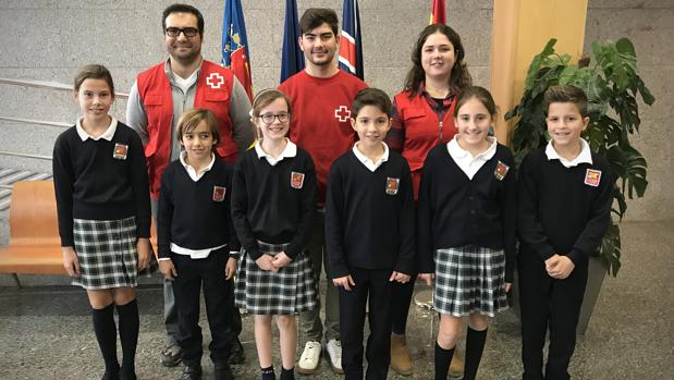 Cruz Roja, a los alumnos de Caxton College: «Imaginad que todo lo que tenéis desaparece»