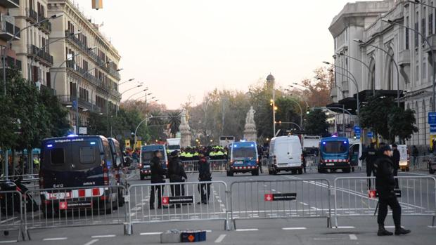 El independentismo no logra bloquear Barcelona ni entorpecer el Consejo de Ministros