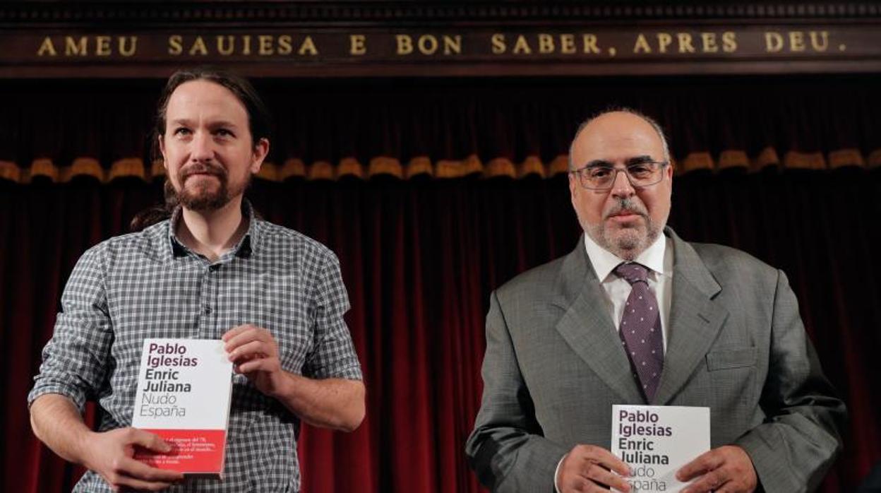 Pablo Iglesias y Enric Juliana, presentando su libro en Valencia, este viernes