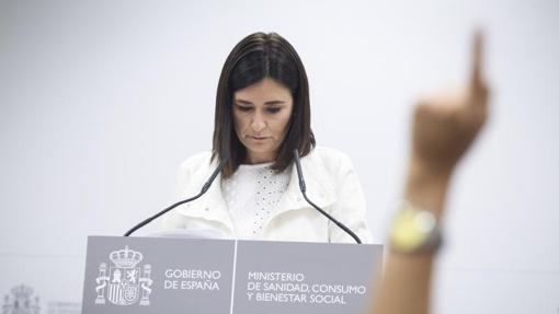 Carmen Montón comparece en la rueda de prensa en la que defendió su máster