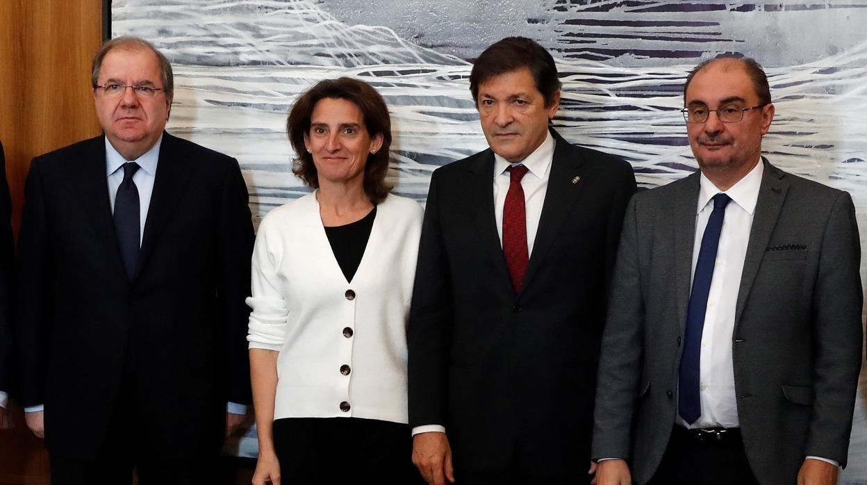 Juan Vicente Herrera, Teresa Ribera, Javier Fernández y Francisco Javier Lambán, tras la reunión mantenida este miércoles