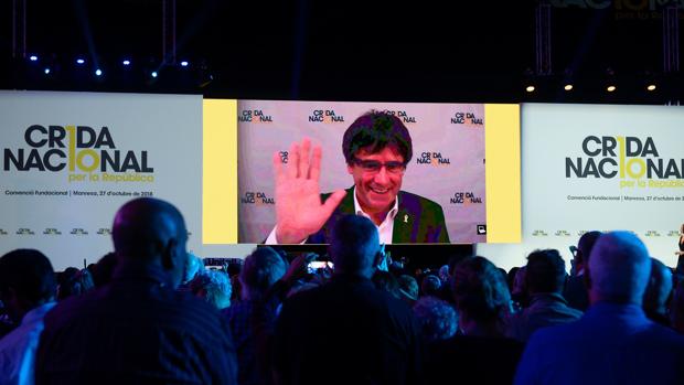 Puigdemont retrasa la constitución de su nuevo partido