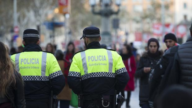 Detenido un hombre que ha chocado con una furgoneta contra el dispositivo antiterrorista en la Rambla