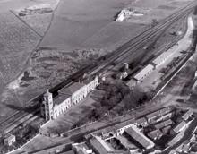 Vista aérea de la estación de Toledo, a cuya espalda se observa el charcón de la Márgara (Foto, AMT)