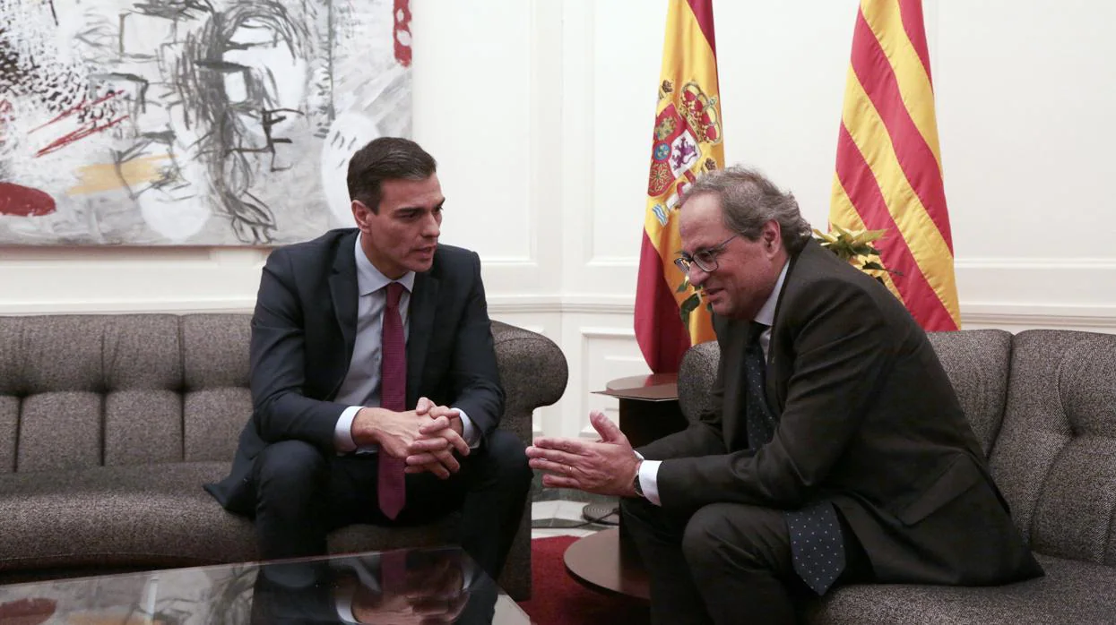 Pedro Sánchez y Quim Torra, durante la reunión que mantuvieron en Barcelona el 20 de diciembre