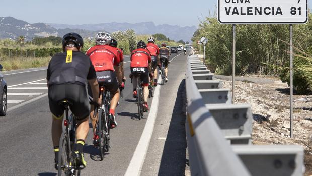 Muere un ciclista tras ser atropellado por un coche en Gandía