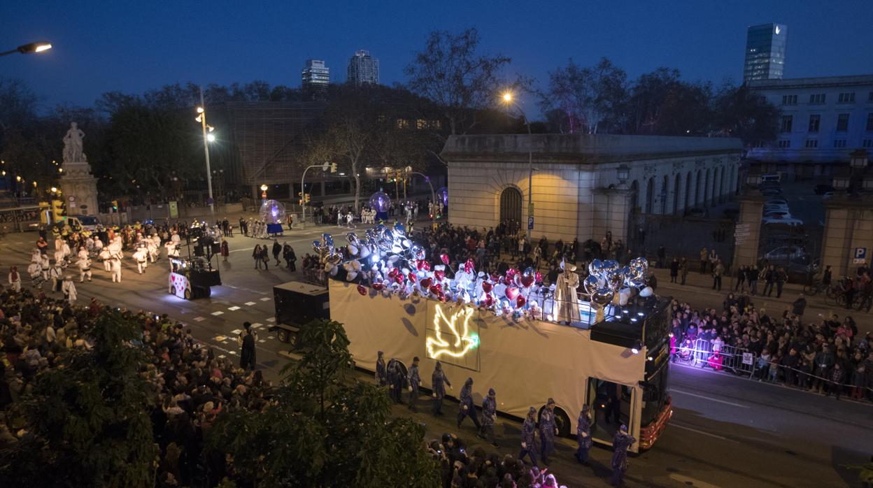 La cabalgata de Reyes de Barcelona, el año pasado a su paso por la Estació de França