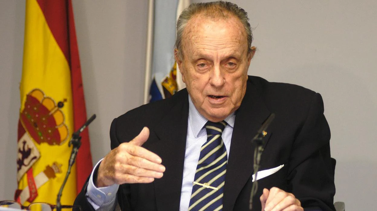 Fraga, durante una rueda de prensa durante su etapa como presidente gallego, en 2004