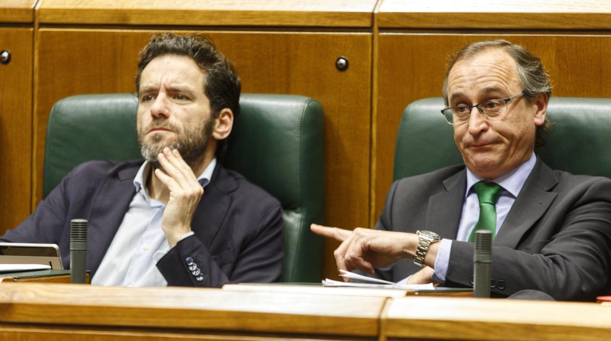 Alfonso Alonso (d), y Borja Sémper (i)