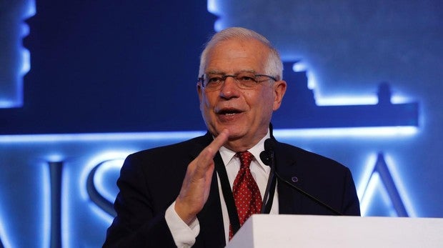 Borrell explica que la pertenencia al euro permitió a España sacar a las tropas de Irak (hace 15 años)