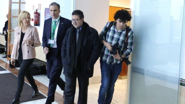 Las siete renuncias de Vox a cambio de hacer presidente de la Junta de Andalucía a Juanma Moreno