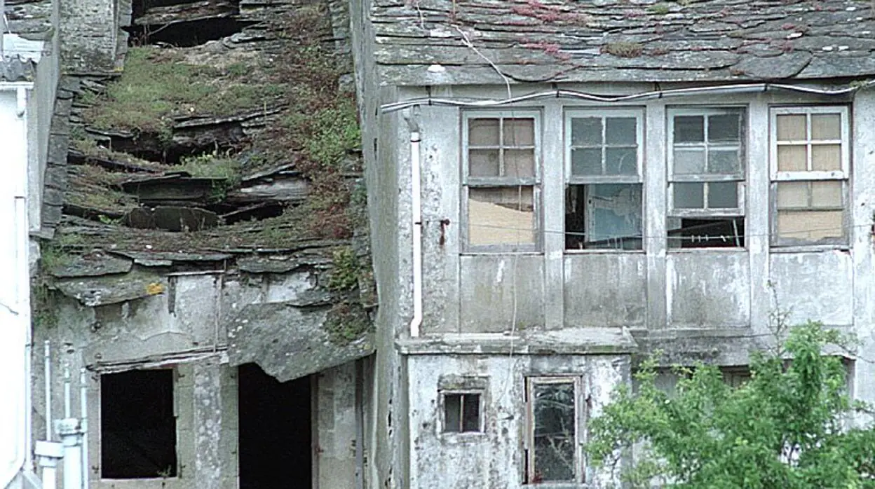 Exterior de un edificio en ruinas