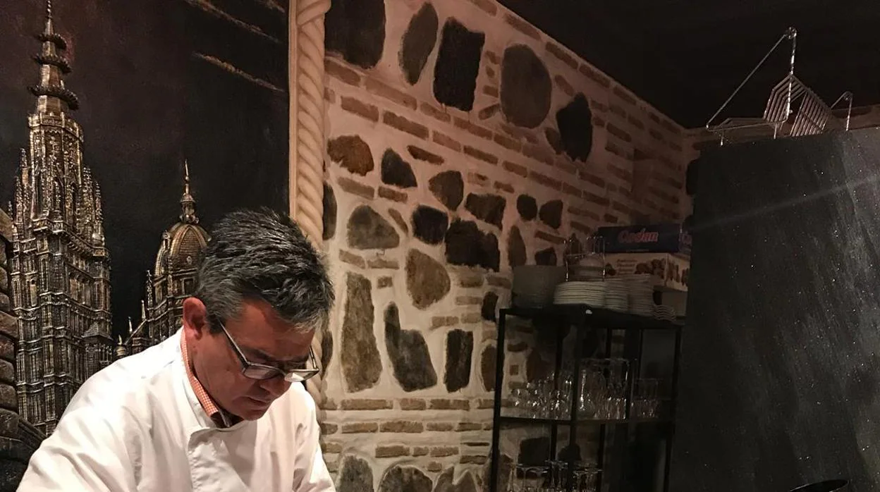 Víctor Sánchez-Beato en plena faena en su nueva oferta gastronómica