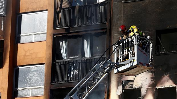 Seis «okupas» detenidos por el incendio que causó tres muertos en Badalona