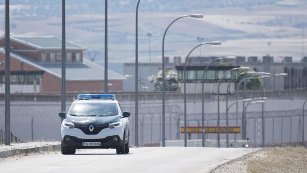 A prisión por retener a dos niñas y obligar a su madre a sacar dinero en Galapagar