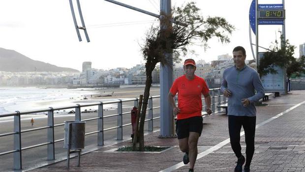 Pedro Sánchez regresa a Canarias para un acto del PSOE y UGT amaga con huelga general en las islas