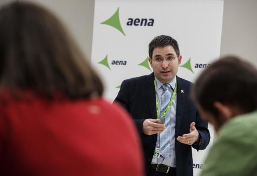 El director del Aeropuerto de Valencia, Joaquín Rodríguez, durante la rueda de prensa en la que ha presentado el balance de 2018