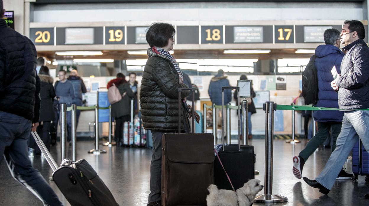 Imagen tomada este viernes, en la terminal de salidas del Aeropuerto de Valencia, el día que se presenta el balance de 2018