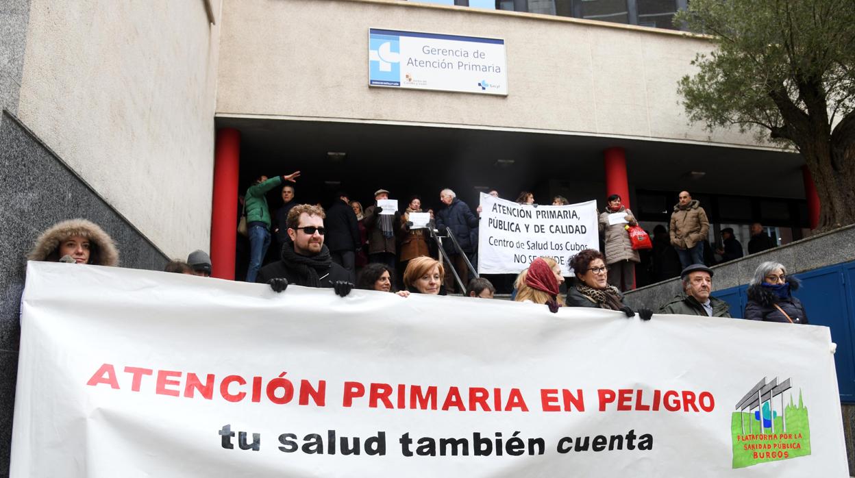 Protestas ante la Gerencia de Atención Primaria, en Burgos
