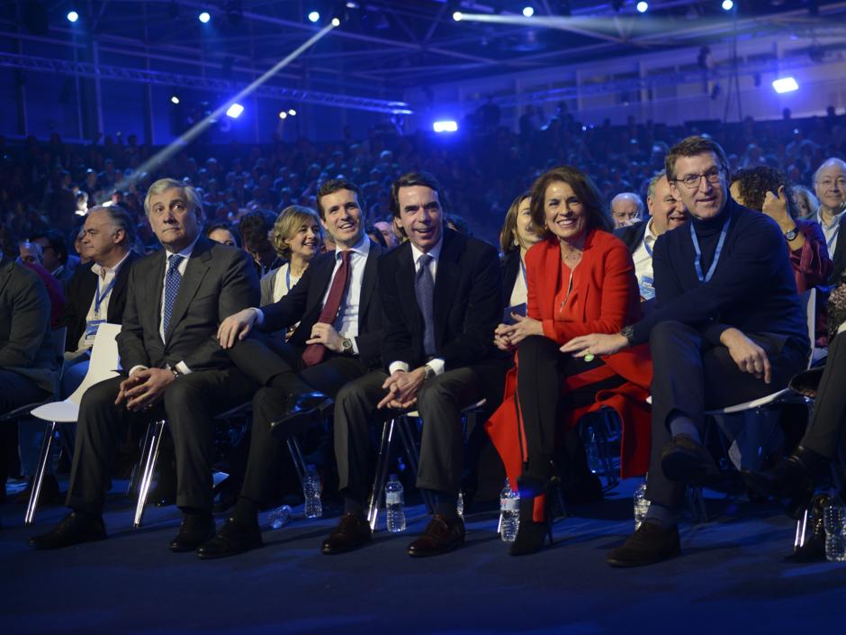 Casado, ayer, junto a José María Aznar, Ana Botella, Alberto Núñez Feijóo y Ana Pastor