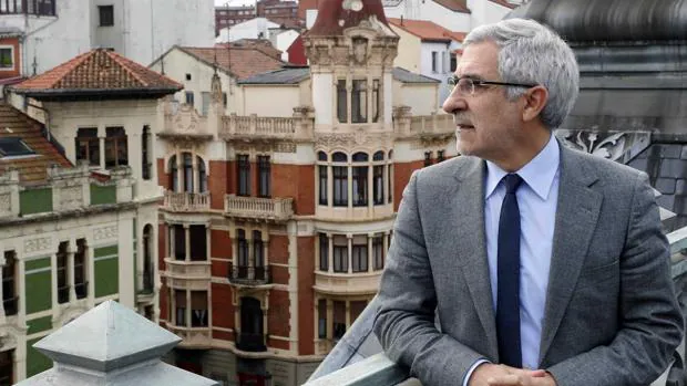 Llamazares dimite como diputado y no será candidato de IU en Asturias