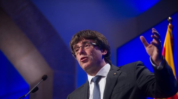 Puigdemont se rebela contra el Parlamento de Cataluña