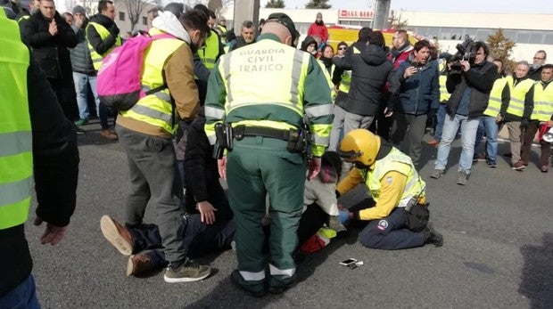 Ingresado en estado muy grave el taxista que se lanzó contra un vehículo en la A-2