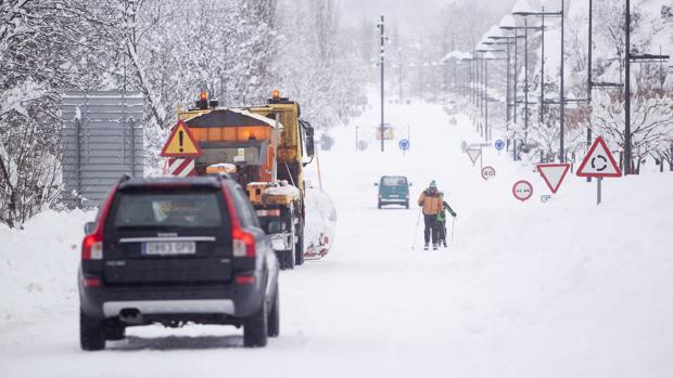 Aragón pone en alerta a sus servicios públicos por el temporal de nieve, frío y viento