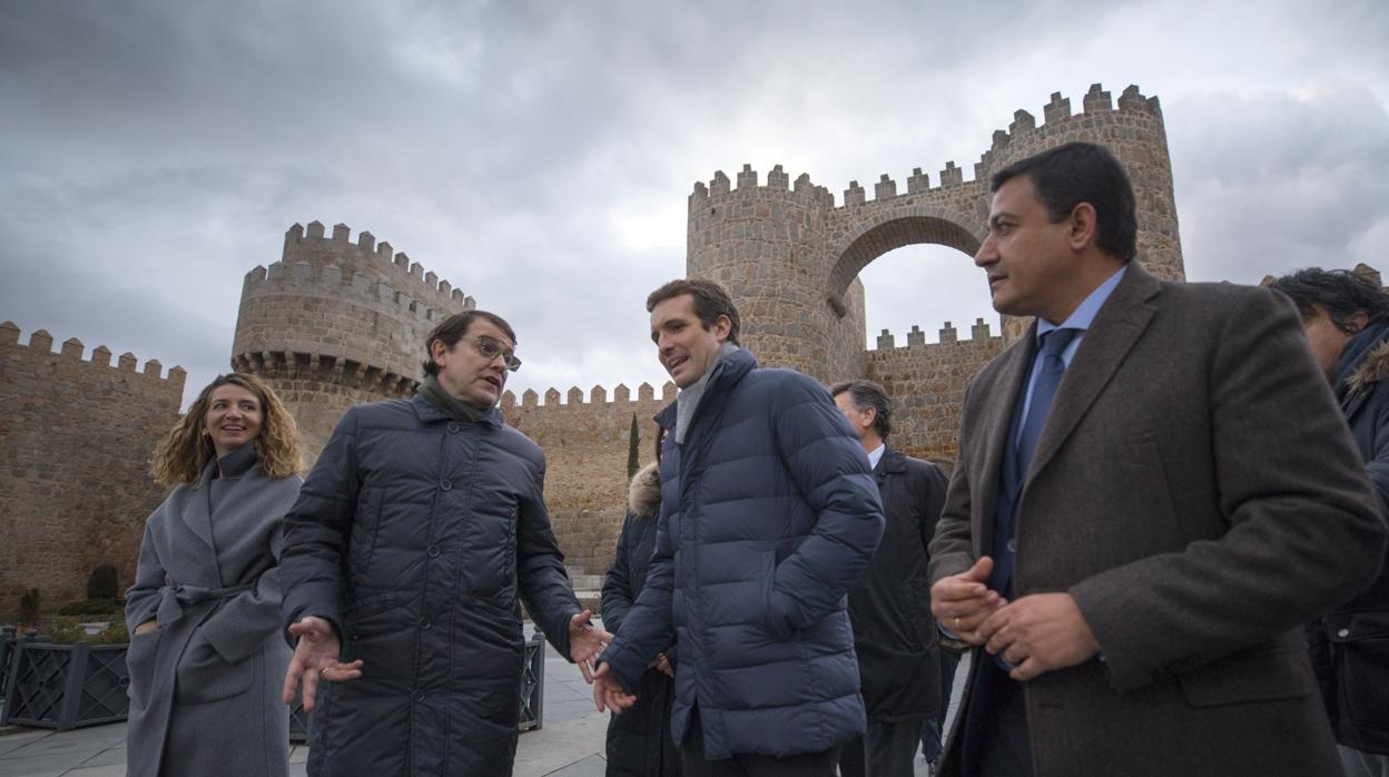 Alicia García, Alfonso Fernández Mañueco, Pablo Casado y Carlos García, este jueves en Ávila