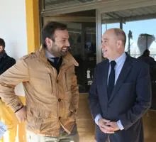 Francisco Rueda conversa con Erwan de la Villéon, de Puy du Fou