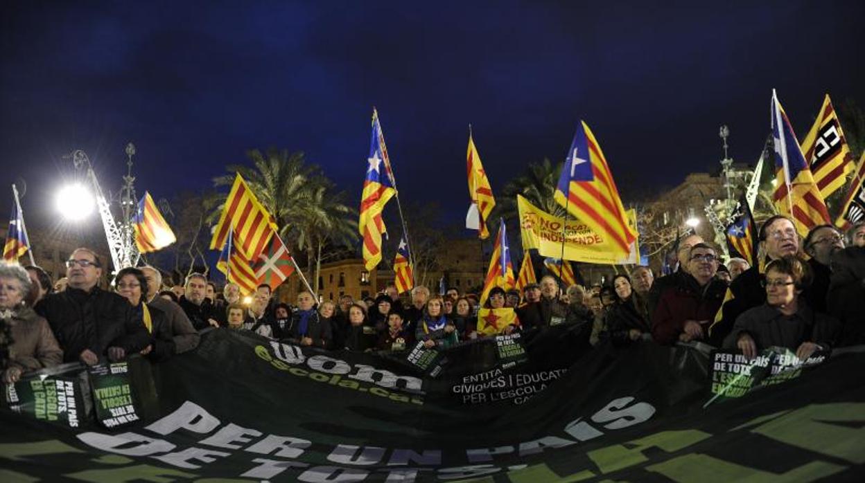 Manifestación independentista frente al Parlament