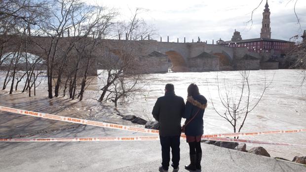 La riada del Ebro pasa por Zaragoza tras inundar más de 2.500 hectáreas en los pueblos ribereños