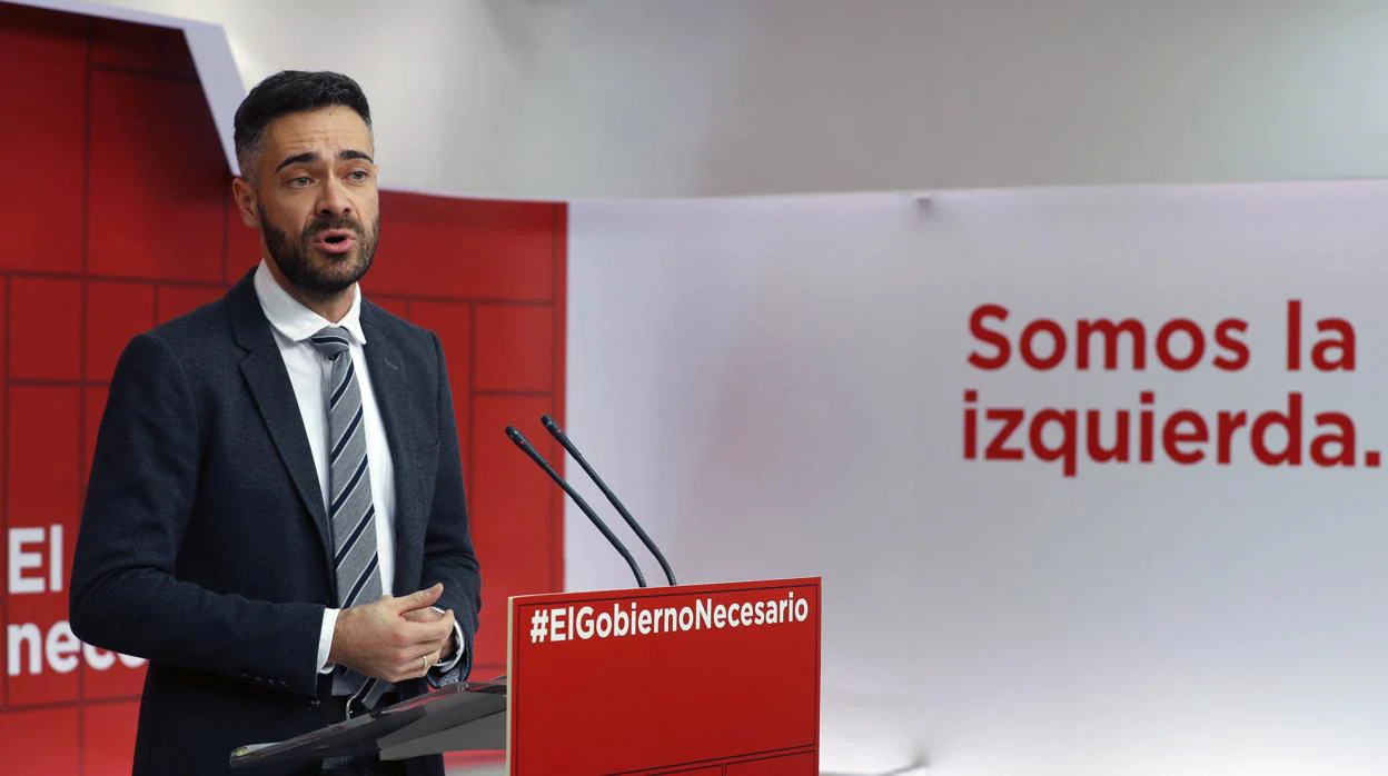 Felipe Sicilia, portavoz del Comité Electoral del PSOE, en la rueda de prensa de hoy