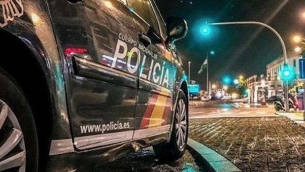 Detenida por amenazar con un cuchillo a su compañero y luego rajarle una rueda del coche