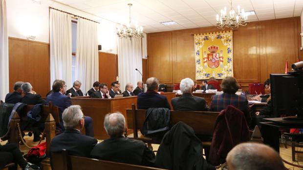 El juicio por las prejubilaciones millonarias de Caja Segovia sigue adelante