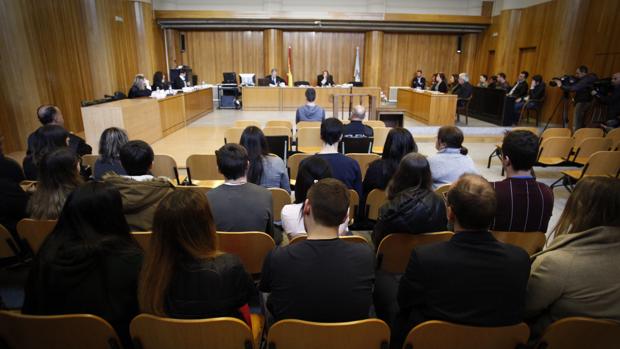 Un tribunal coruñés destierra del país a un argelino que agredió a un viandante «brutalmente»