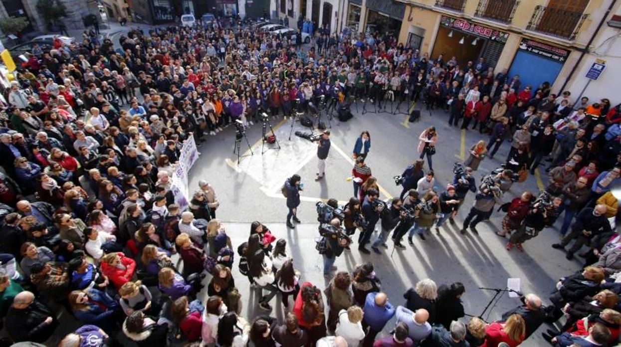 Manifestación en repulsa por el caso de la violación múltiple en Callosa d'en Sarrià