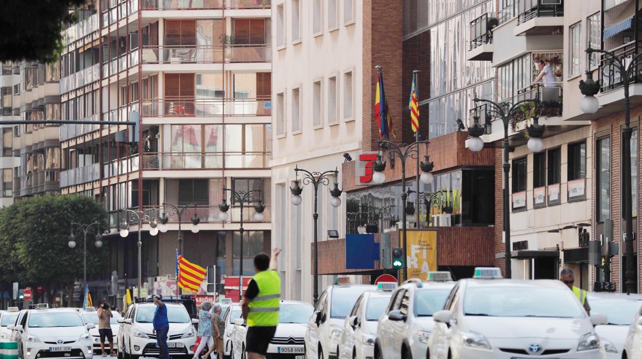 Imagen de archivo de una huelga de taxistas en Valencia