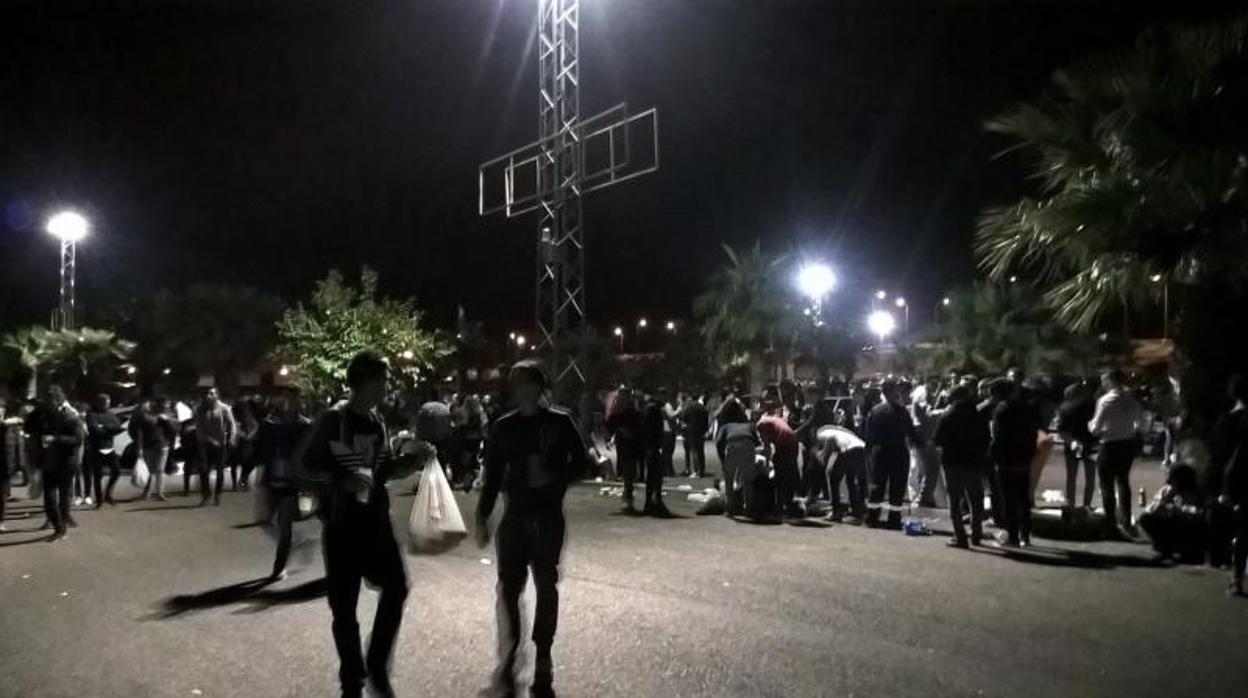 Varios jóvenes durante un botellón, en una imagen de archivo