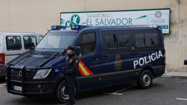 Catorce detenidos en Valladolid por incinerar en ataúdes más baratos que los comprados