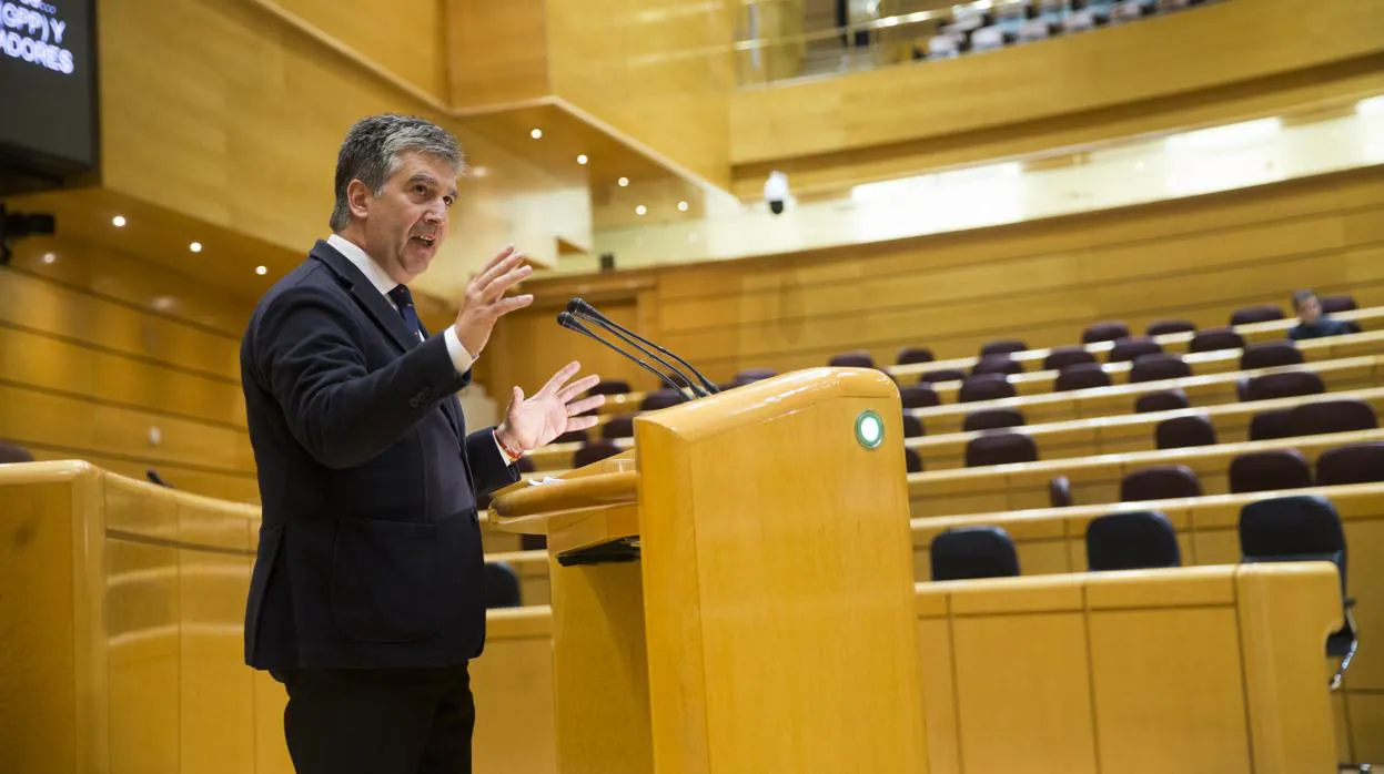 Ignacio Cosidó, portavoz del PP, en el pleno del Senado que abandonaron PSOE, PDECat y ERC el 24 de enero
