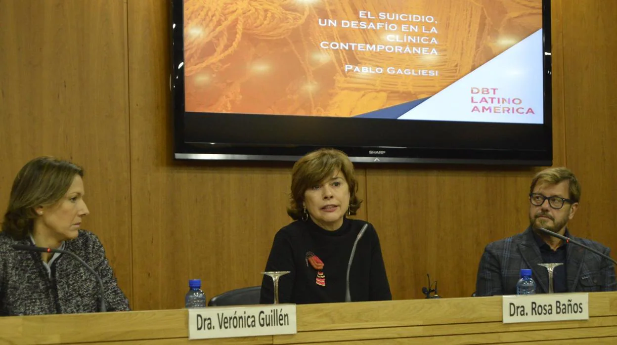 La doctora Rosa Baños, en la apertura del encuentro en Valencia este viernes