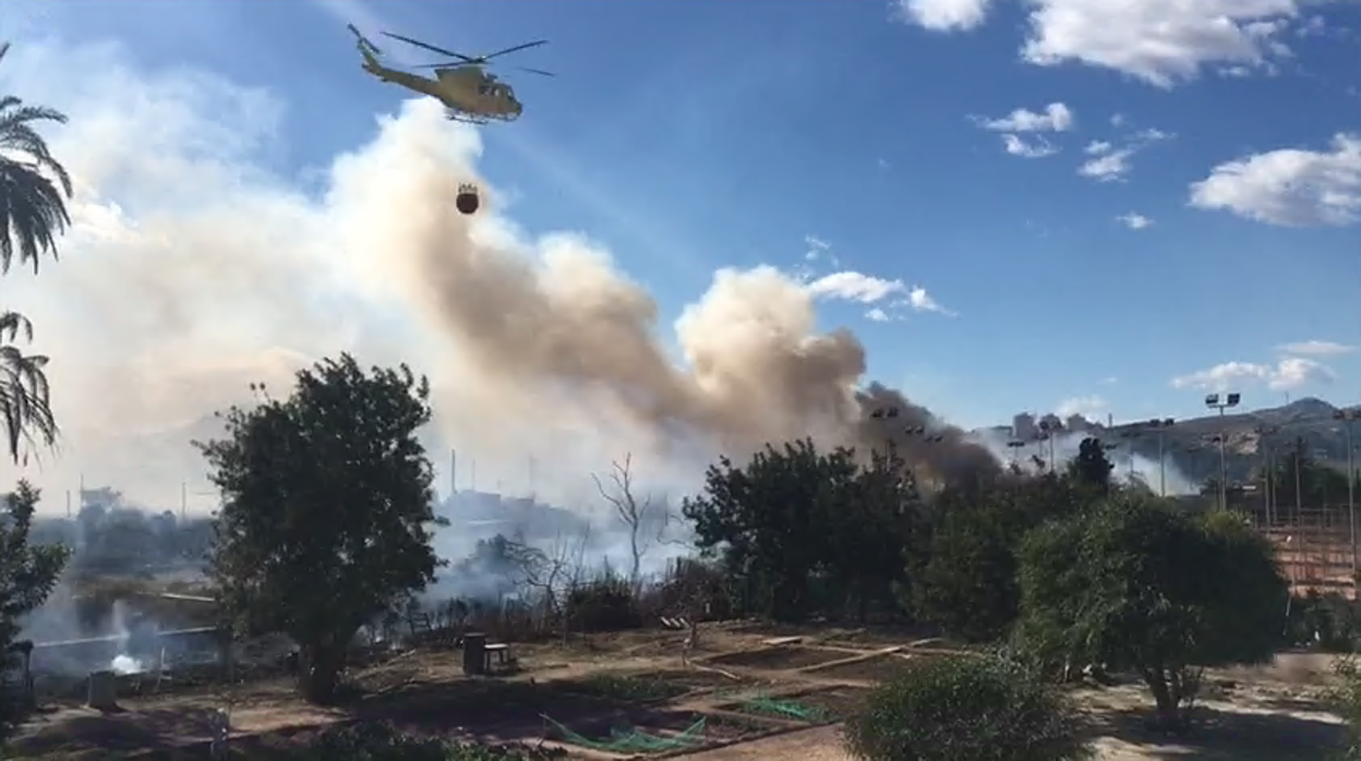 El fuerte viento provoca varios incendios y decenas de incidencias en la Comunidad Valenciana